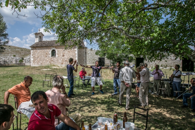 018 eating with elderly